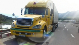 Vận chuyển hàng hóa bằng xe tải vận lớn - Vận Tải Hân Phú - Công Ty TNHH Thương Mại Dịch Vụ Vận Tải Hân Phú